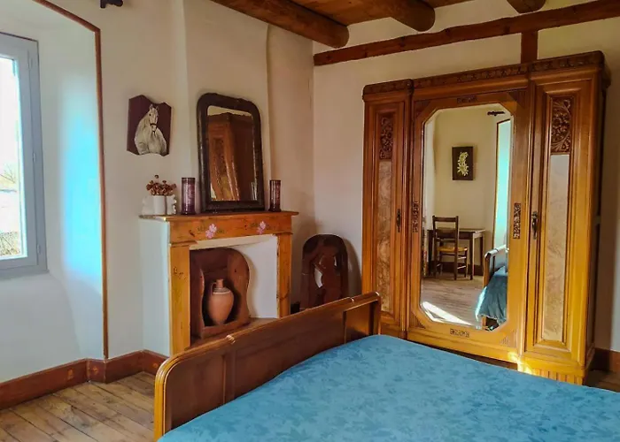 La Fontaine 10/12 Personnes Holiday home Saint-Symphorien (Lozere)